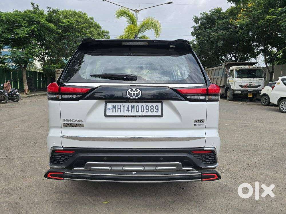 Toyota Innova Hycross 2.0 Zx (o) Hybrid 7 Str, 2025, Petrol