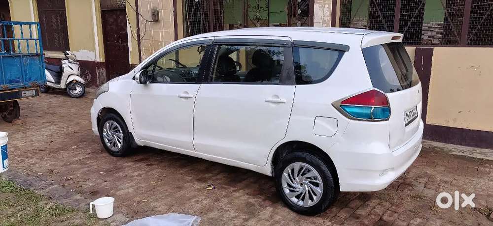 Maruti Suzuki Ertiga Lxi 2012