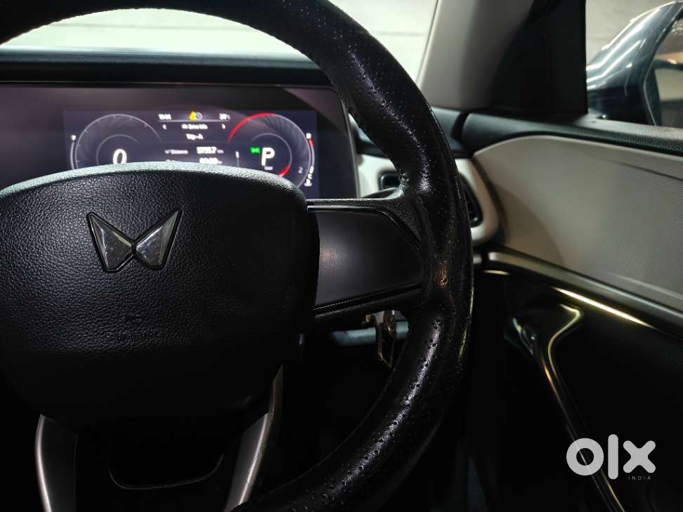 Mahindra Xuv700 2.2 Ax 5 Diesel At Str, 2022, Diesel