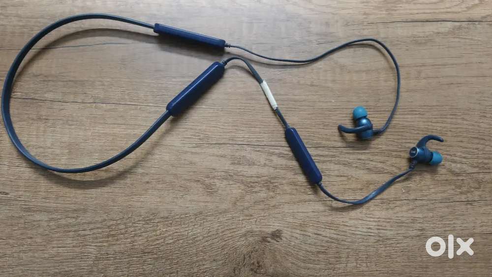 Wireless Earphone/Neckband/Headphone/Headset With Charging Cable(Boat)