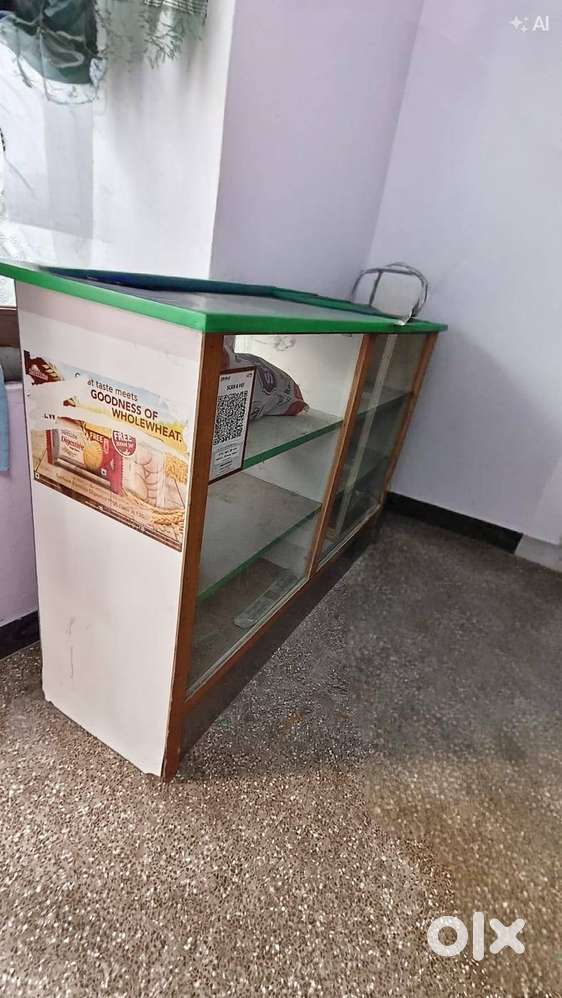 2*display cabinet or shelving unit with glass doors