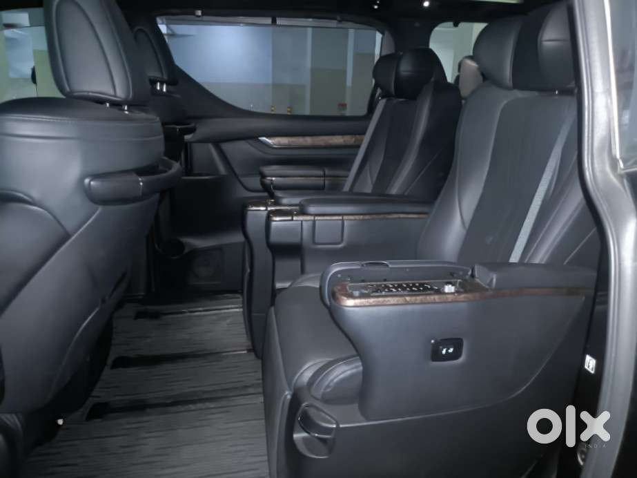Toyota Vellfire 2.5 Executive Lounge, 2022, Petrol