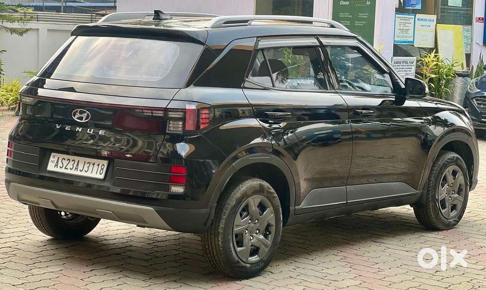 Hyundai Venue 1.2 S (o), 2024, Petrol