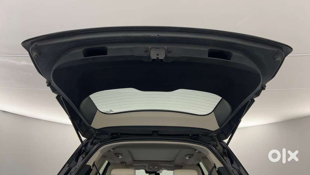 Mahindra Xuv700 2.0 Ax 7 Petrol At Luxury Pack Str, 2021, Petrol