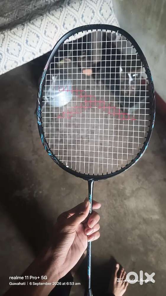 Selling my brand new badminton racket hundred predator 79 extra strong