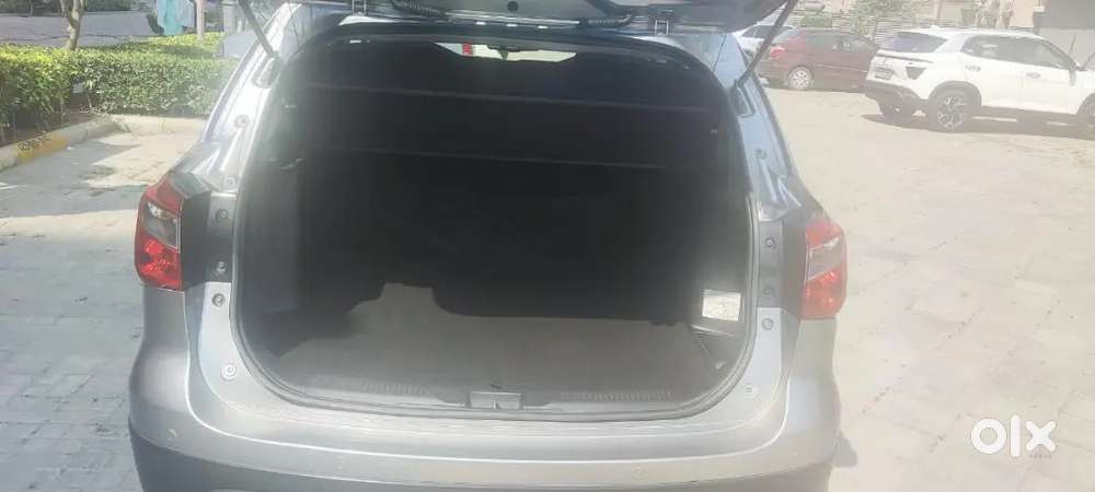 Maruti Suzuki S-cross 2016 Diesel, Top Model Cruise Control New Tyres