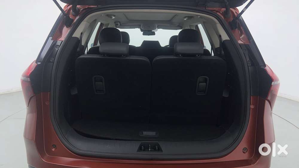 Mahindra Xuv700 2.0 Ax 7 Petrol At Luxury Pack Str, 2024, Petrol