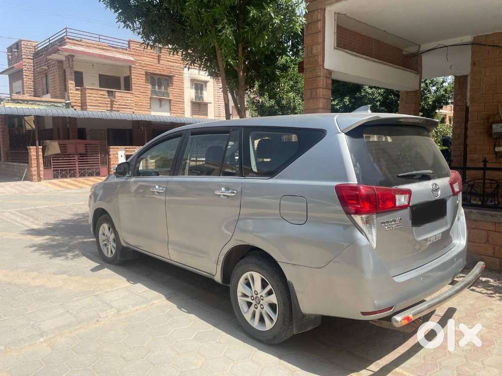 Silver Toyota Innova Crysta Zx Diesel Mt  1st Owner  Mint Condition