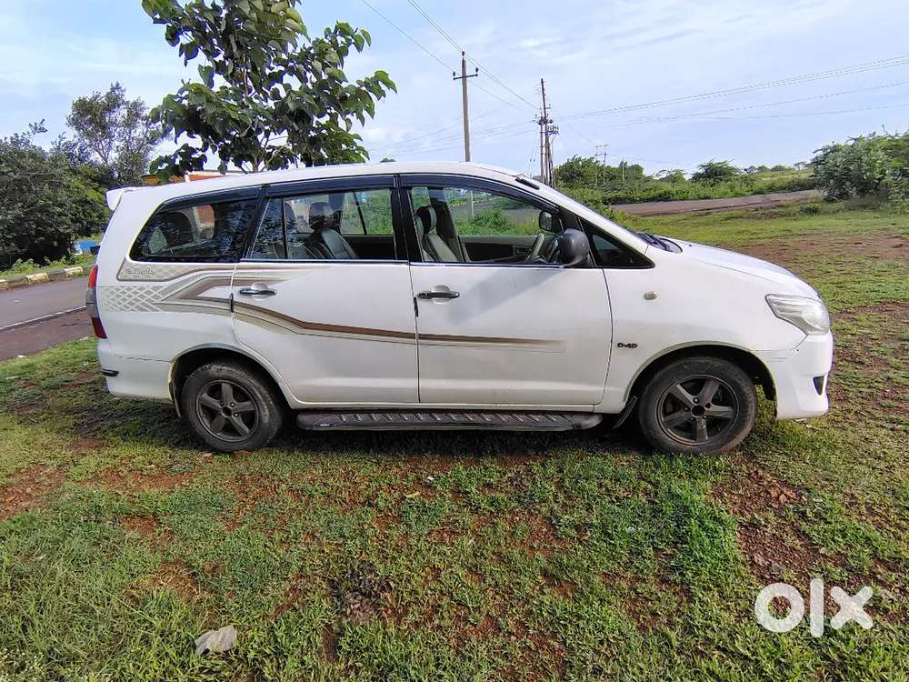 Toyota Innova 2010 Diesel Well Maintained Upto 15 Mileage On Long Way