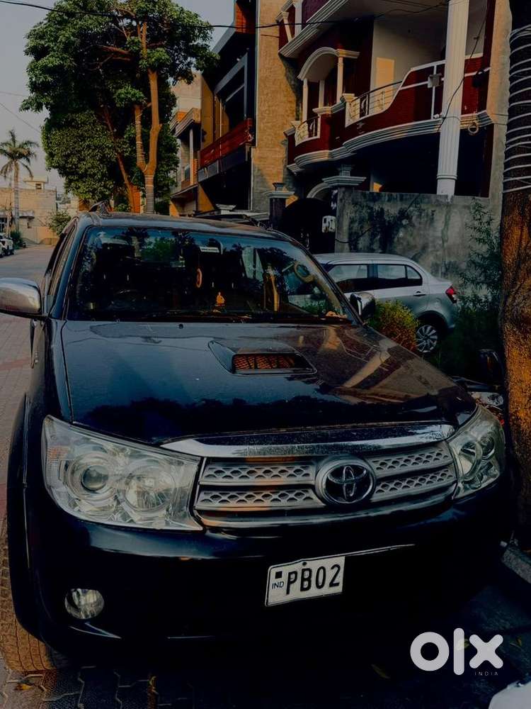 Toyota Fortuner 2010 Diesel 199999 Km Driven