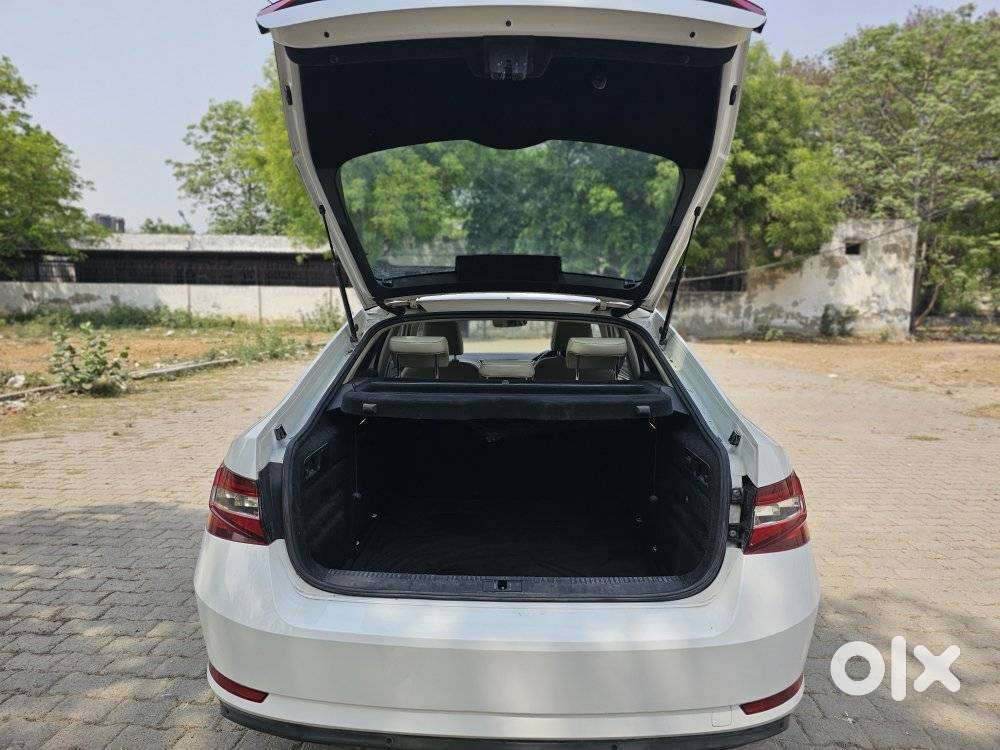 Skoda Superb Style 1.8 Tsi Mt, 2018, Petrol