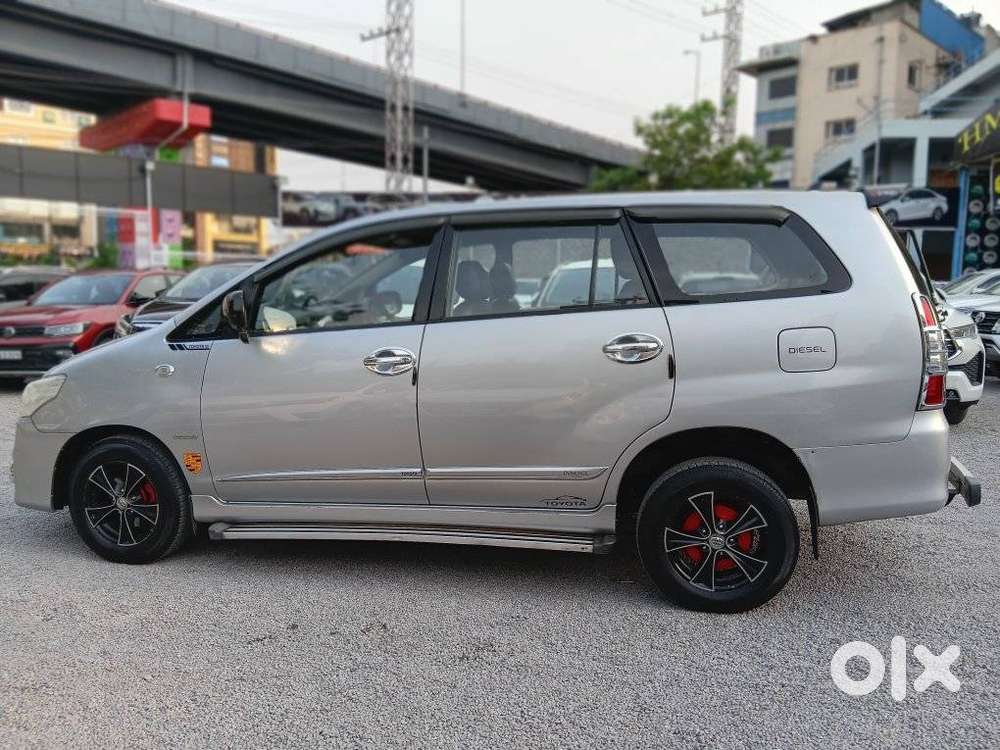 Toyota Innova 2.5 G (diesel) 7 Seater Bs Iv, 2015, Diesel