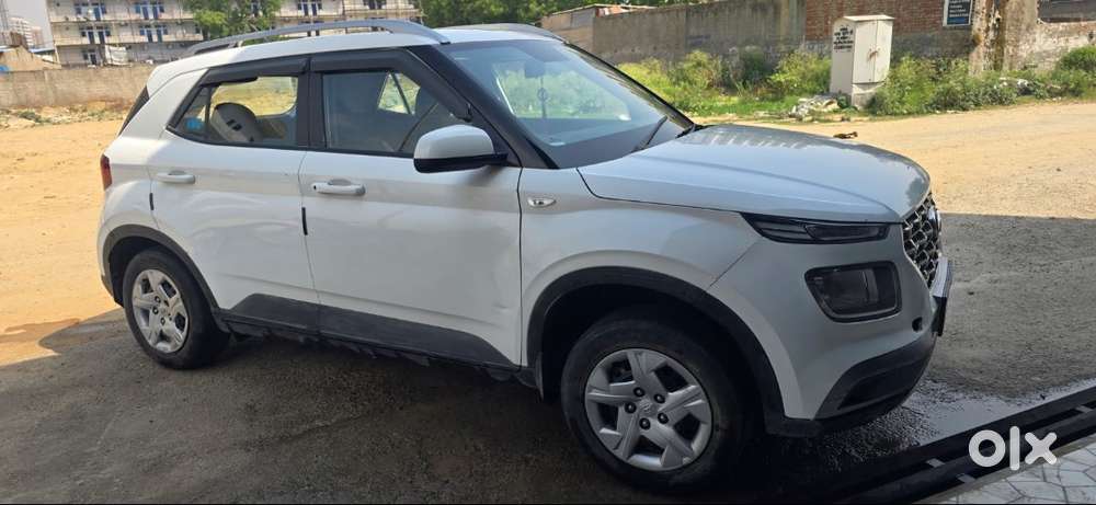 Hyundai Venue 2022 Cng & Hybrids 75000 Km Driven