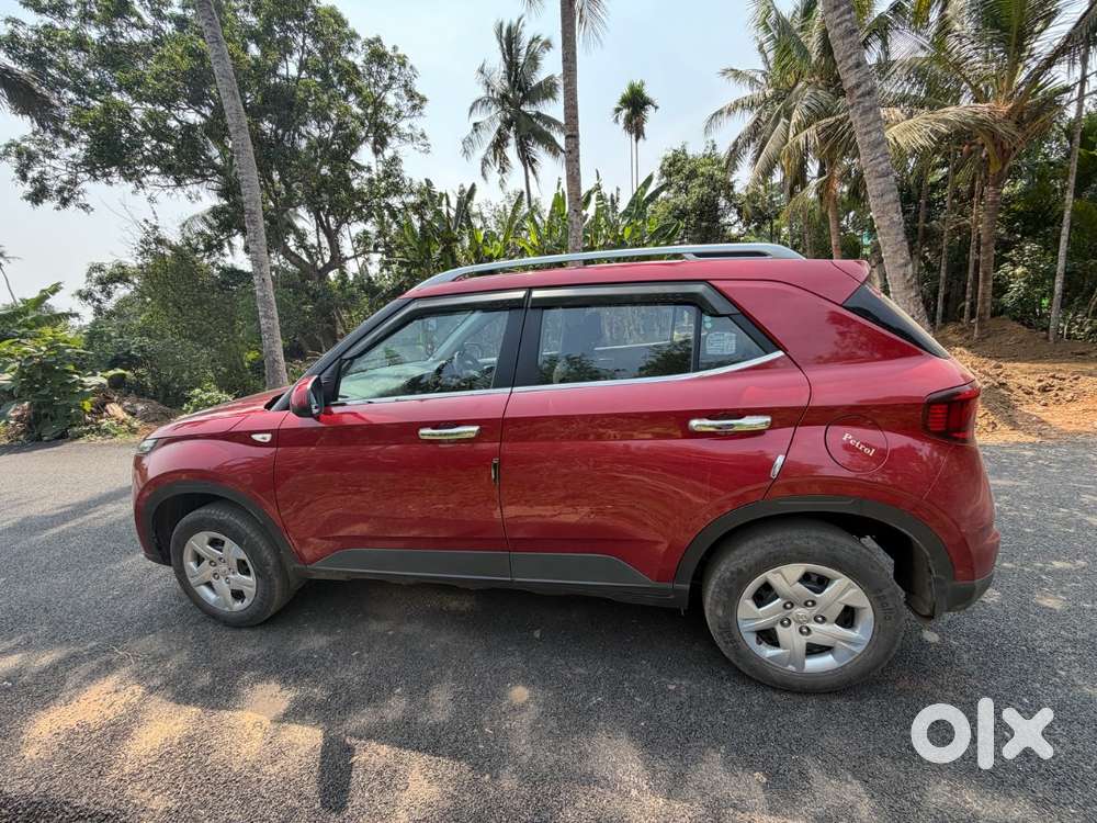 Hyundai Venue S  June 2022  1st Owner  Immaculate Condition