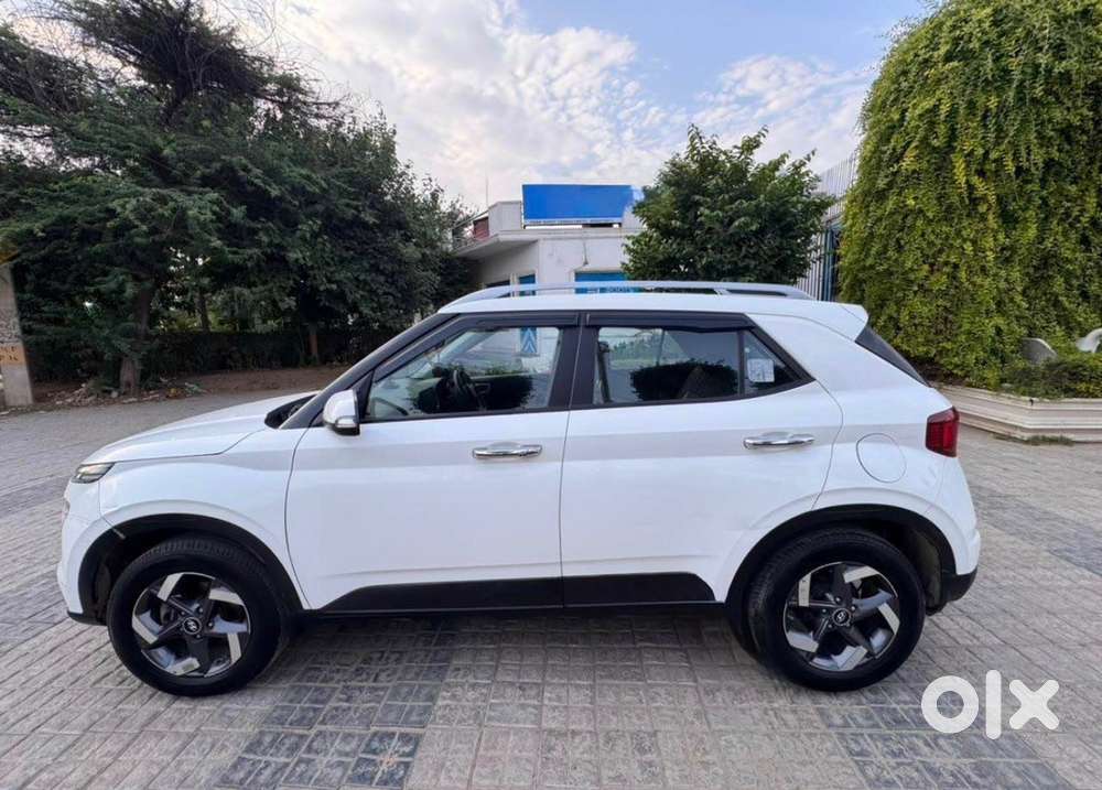 Hyundai Venue Sx (o) 2019 Model Sunroof New Tyre Touch Screen Ok