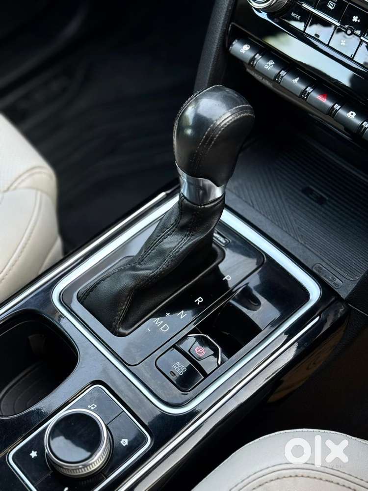 Mahindra Xuv700 2.2 Ax 7 Diesel At Luxury Pack Str, 2022, Diesel