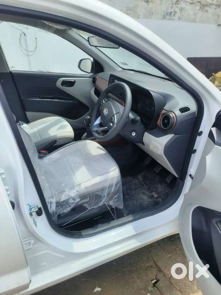 Hyundai Aura 1.0 Petrol Manual 2026 Model