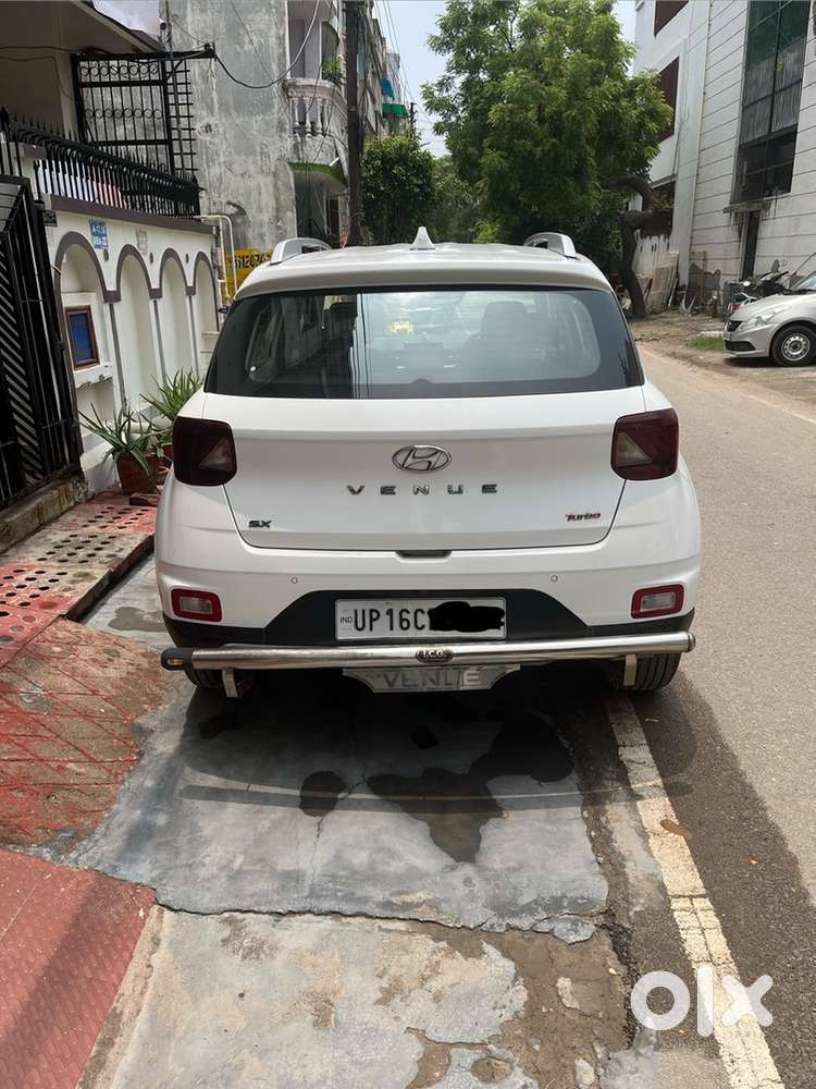 Hyundai Venue Petrol 2019 (automatic With Sun-roof)