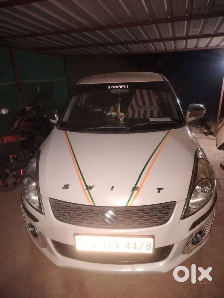 आल वेलमेन्टनेन्स कार है, रात का खींचा हुआ फोटो है