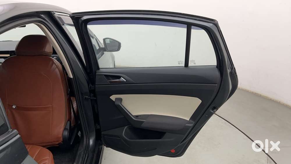 Skoda Slavia Ambition 1.0l Tsi At, 2022, Petrol