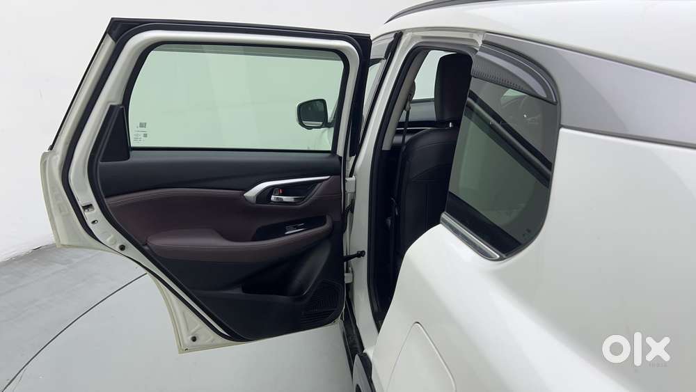 Maruti Suzuki Grand Vitara 1.5 Alpha Smart Hybrid At, 2022, Petrol
