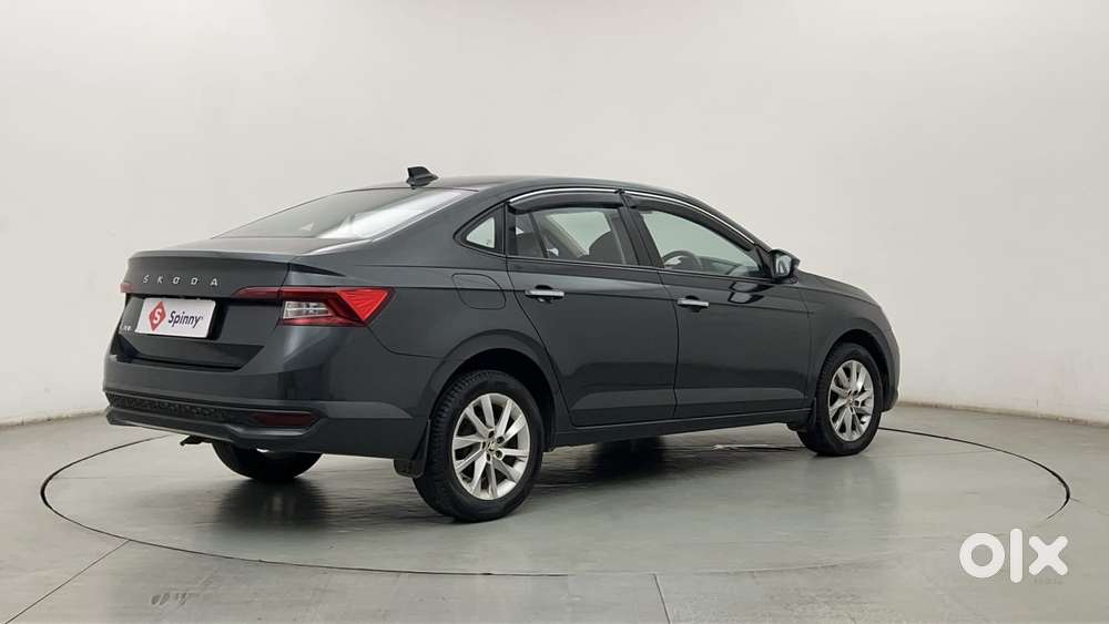 Skoda Slavia Ambition 1.0l Tsi At, 2022, Petrol