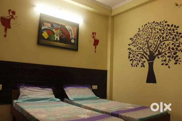 NO BROKERAGE 500+ Elegant Boys PGs with meals & amenities in Noida!