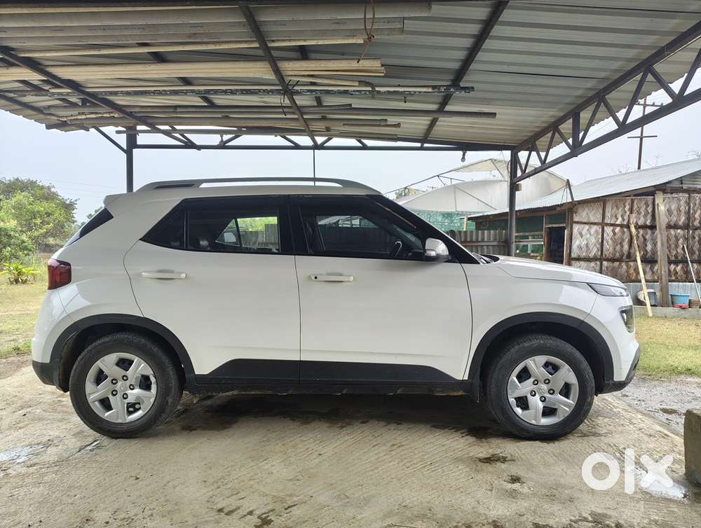 Hyundai Venue 2020 Petrol Well Maintained