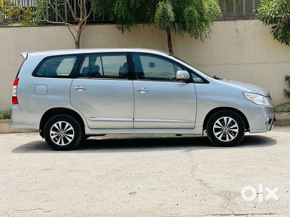 Toyota Innova [ ] 2.5 V Diesel 7 Str, 2015, Diesel