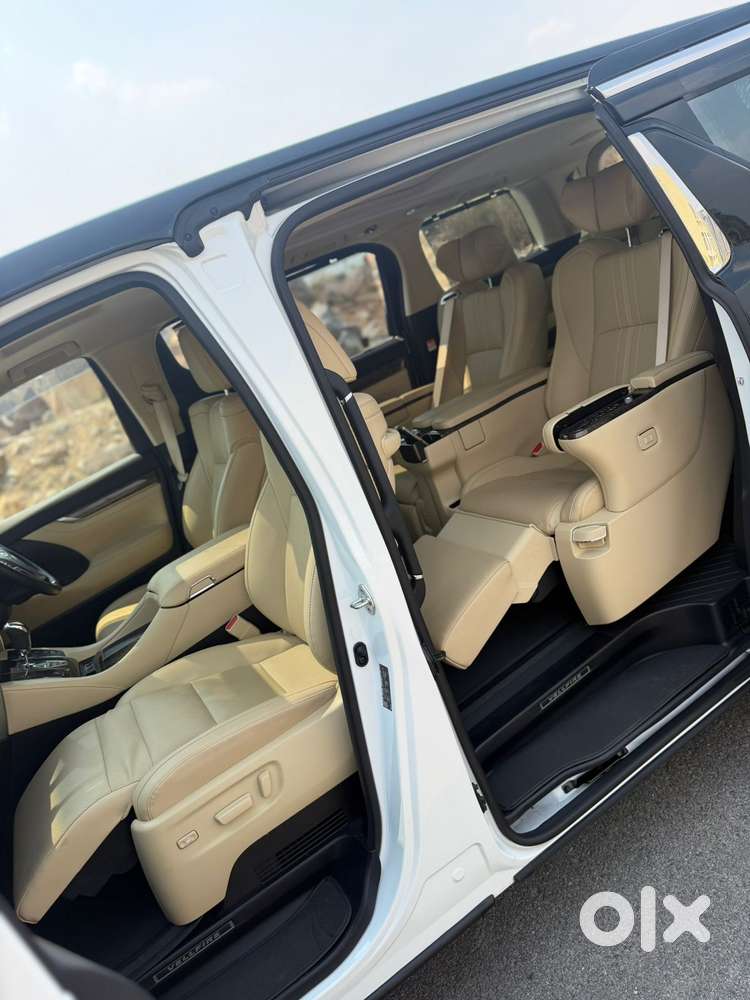 Toyota Vellfire Vip – Executive Lounge, 2023, Petrol