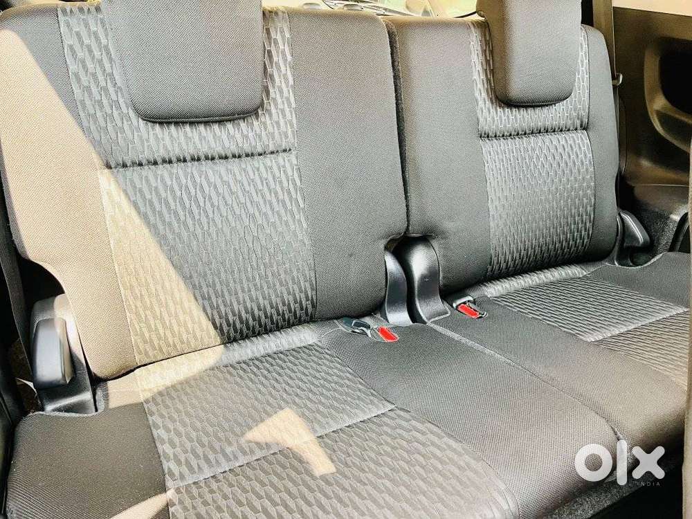 Toyota Innova Crysta 2.4 G Plus Mt 8 Str, 2025, Diesel