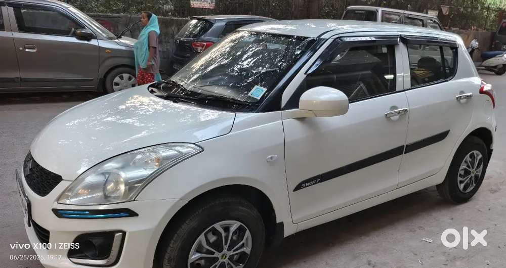 Maruti Suzuki Swift 1.2 Lxi Optional 2017