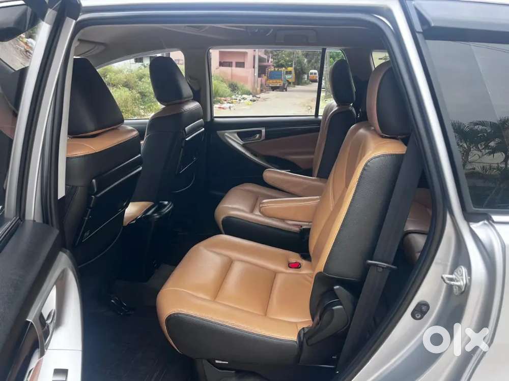 Innova Crysta 2.4 V Mt 2020