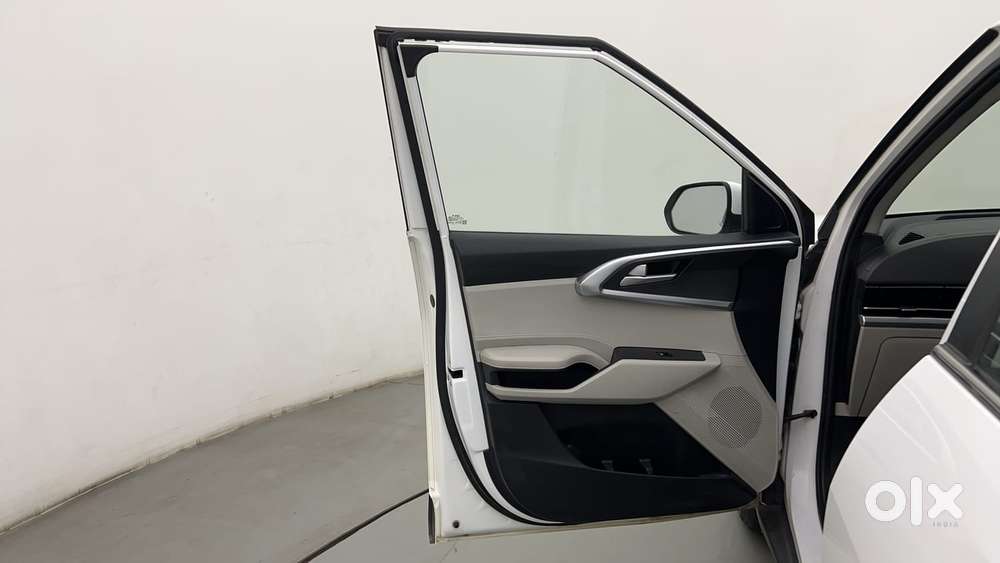 Kia Carens 1.4 Prestige Plus Turbo 7 Str, 2022, Petrol