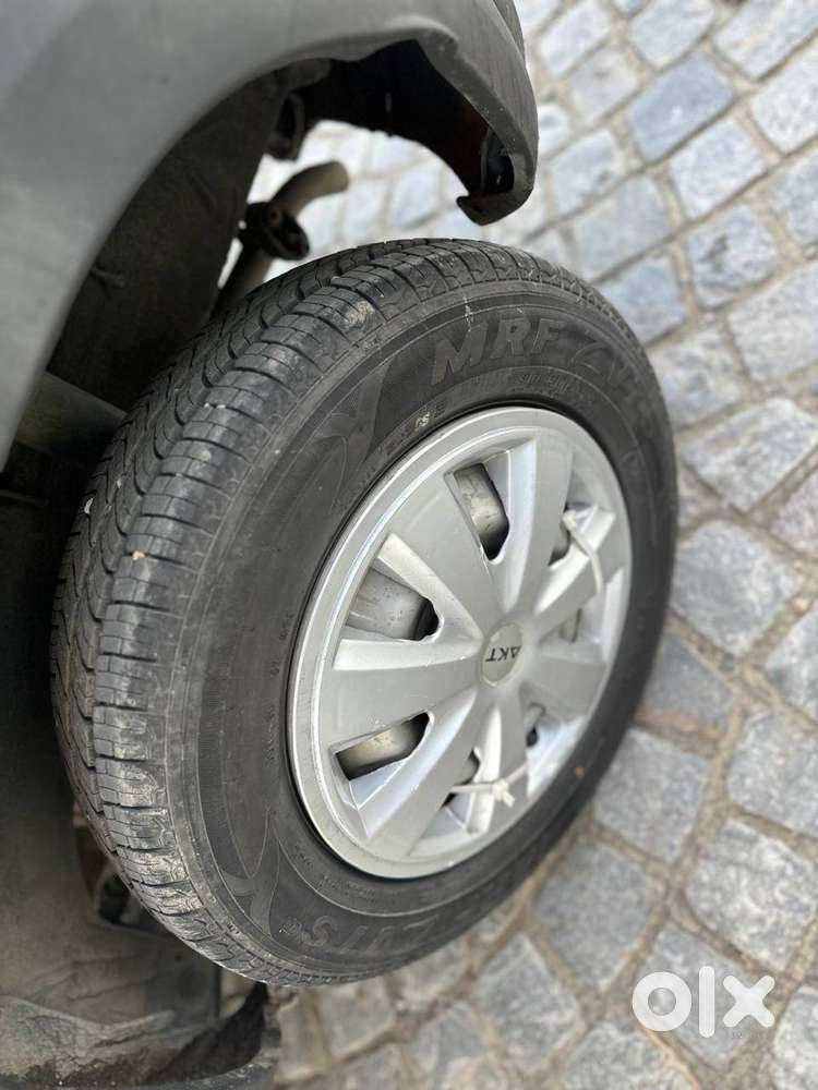 Kwid Family Car 30 Takk Pass