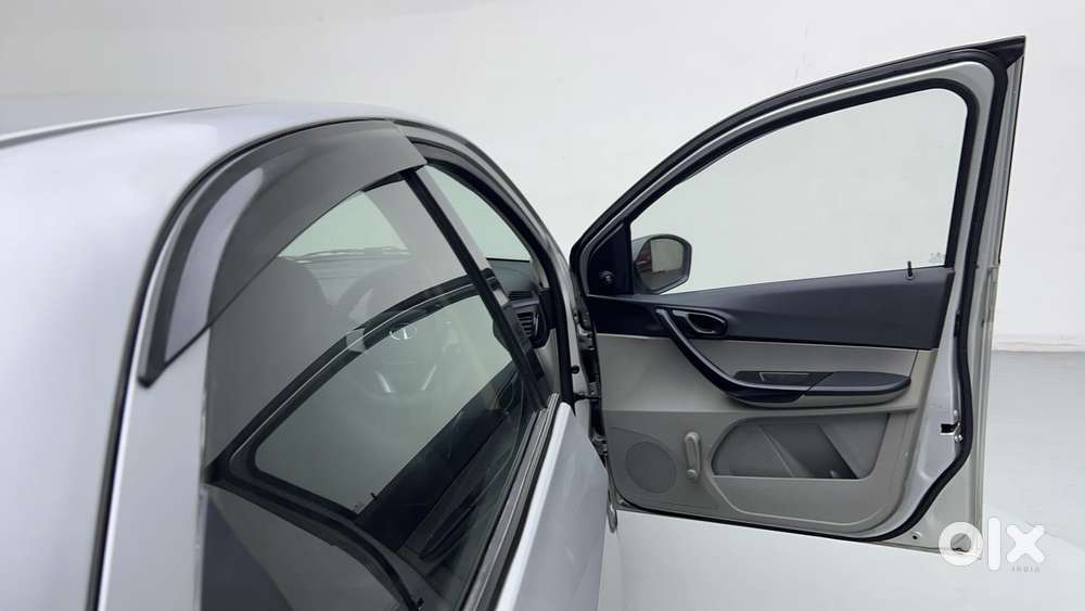 Tata Tiago Xe, 2016, Petrol