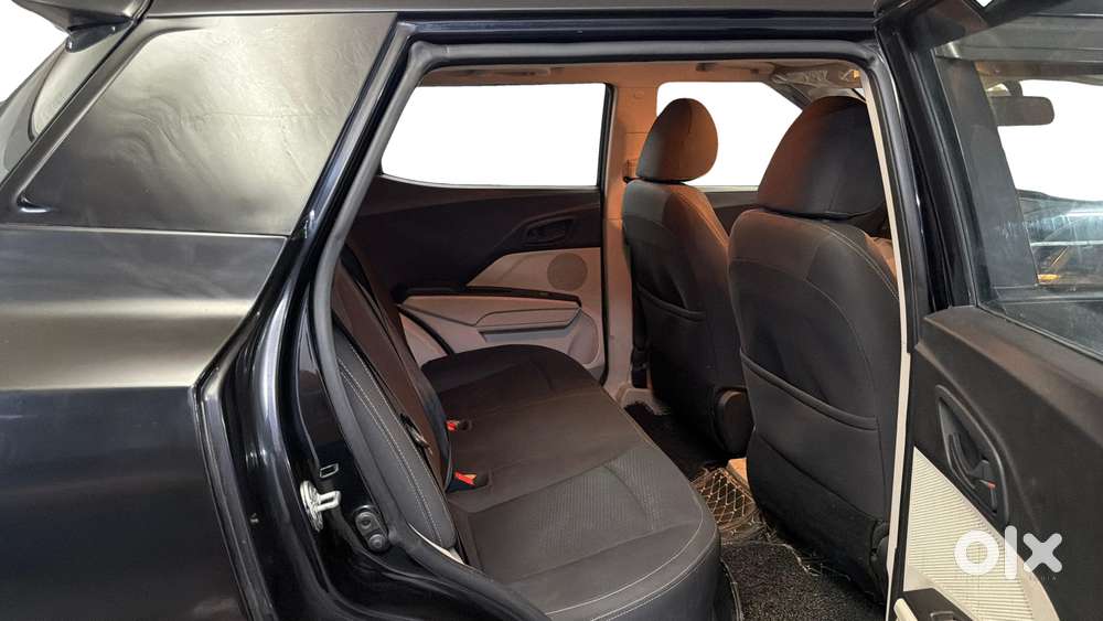 Mahindra Xuv300 W6, 2023, Cng & Hybrids