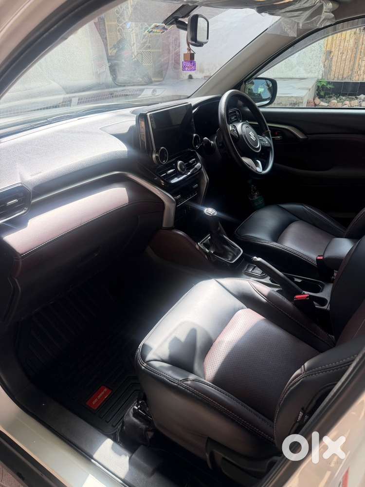 Maruti Suzuki Grand Vitara Petrol Manual October 2025