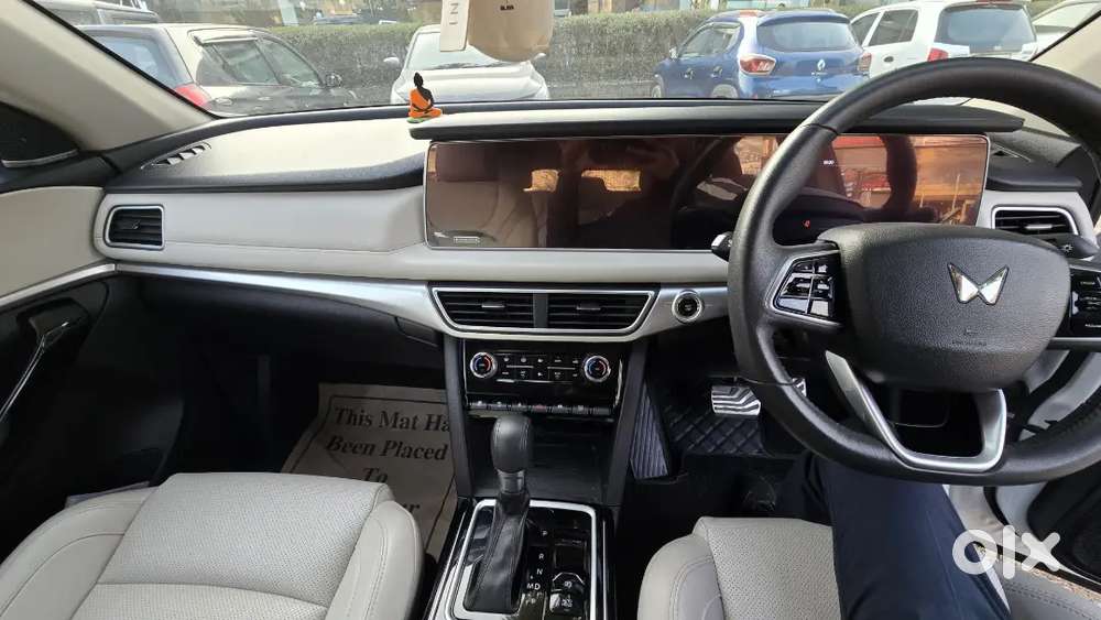 Mahindra Xuv700 2023 Petrol 31500 Km Driven