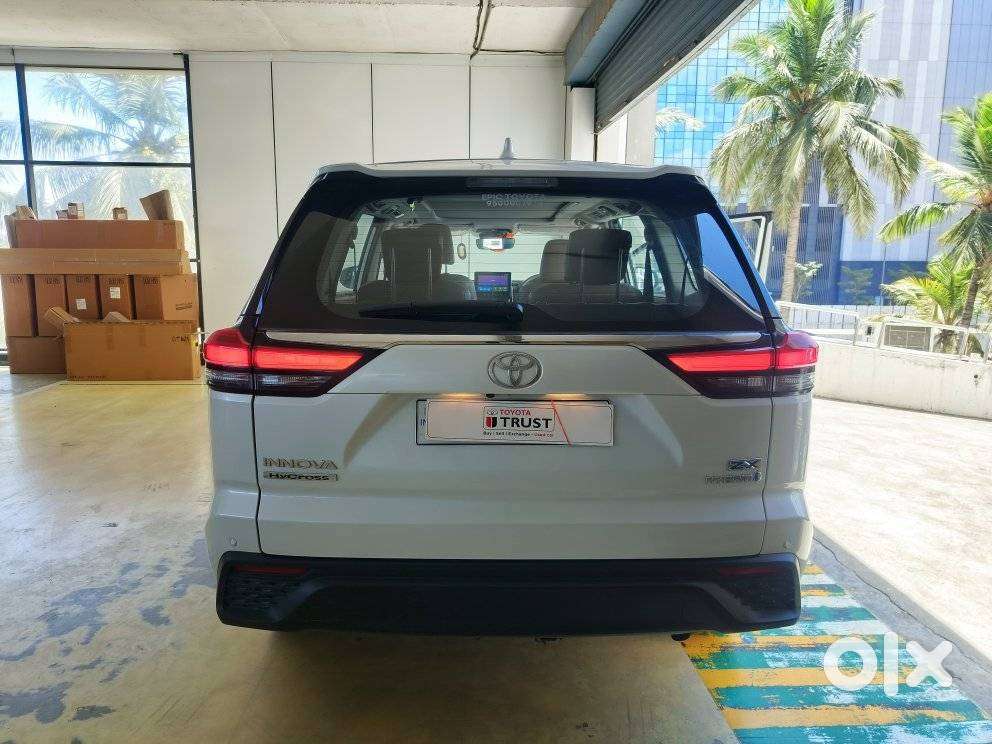 Toyota Innova Hycross 2.0 Zx Hybrid 7 Str, 2025, Petrol
