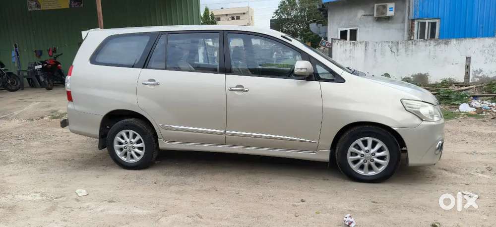 Toyota Innova 2.5 V 2014