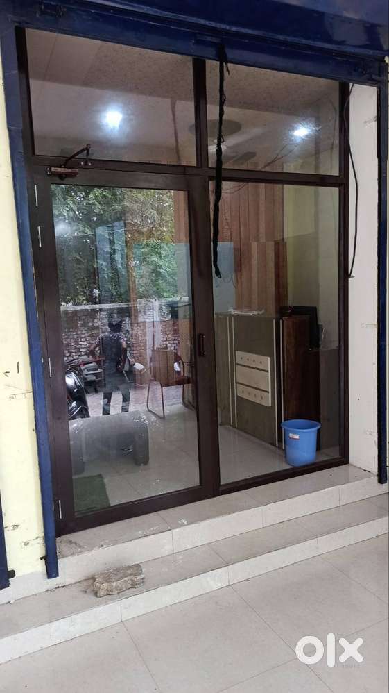 Aluminium mirror door