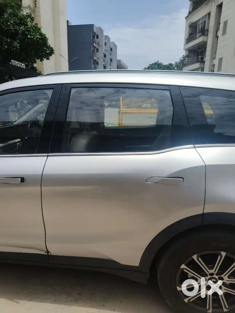 023 Mahindra Xuv700 Ax7l  Feb 2023  25,000 Km  Single Owner  Ncr