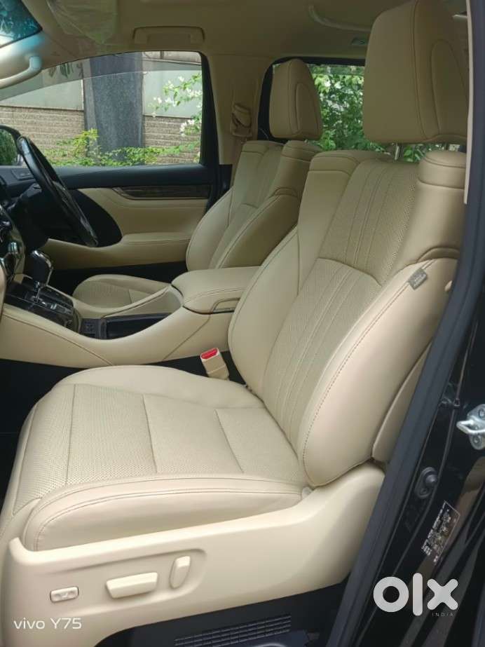 Toyota Vellfire 2.5 Executive Lounge, 2021, Cng & Hybrids
