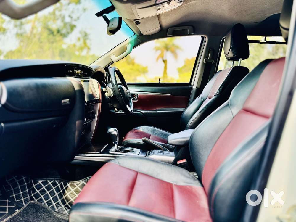 Toyota Fortuner Legender