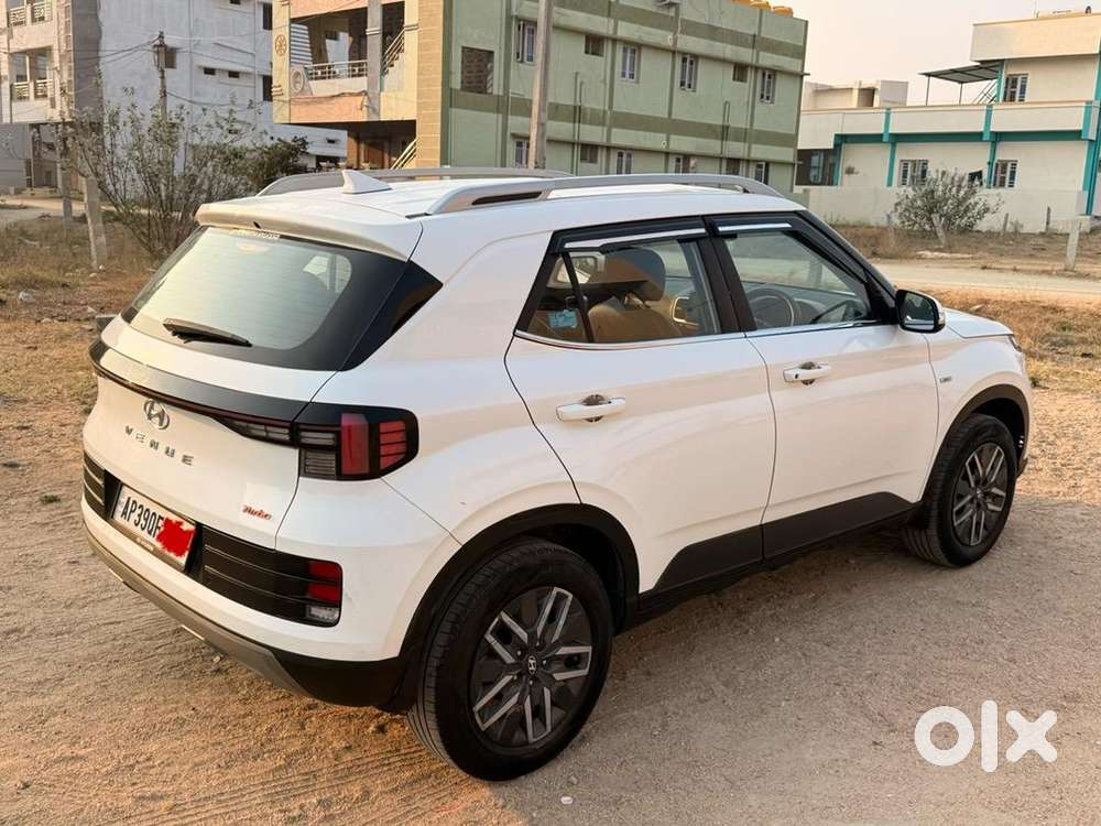 Hyundai Venue 2022 Petrol 38000 Km Driven