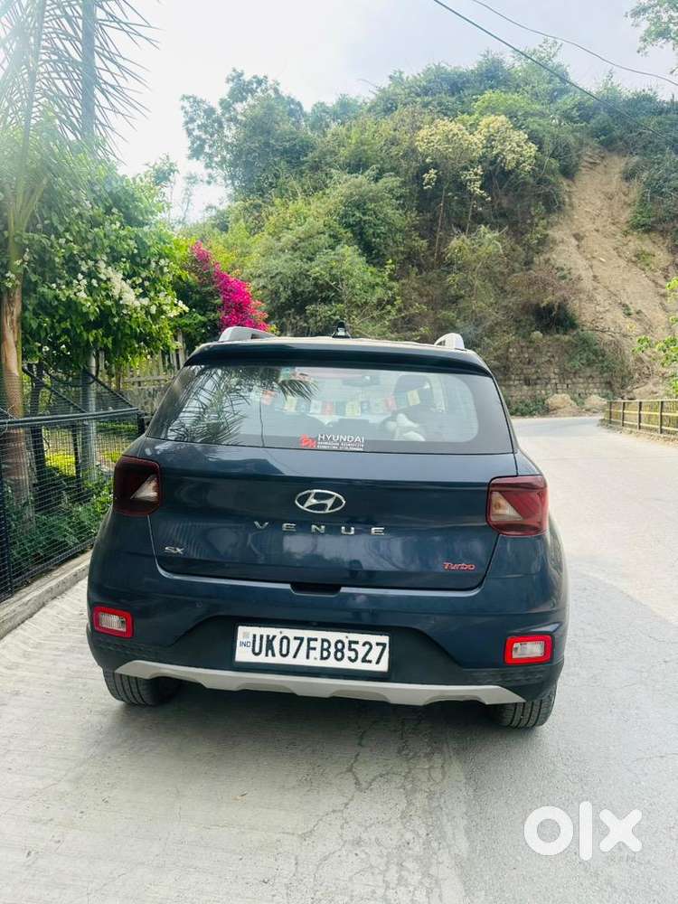 Hyundai Venue 2022 Petrol 37000 Km Driven