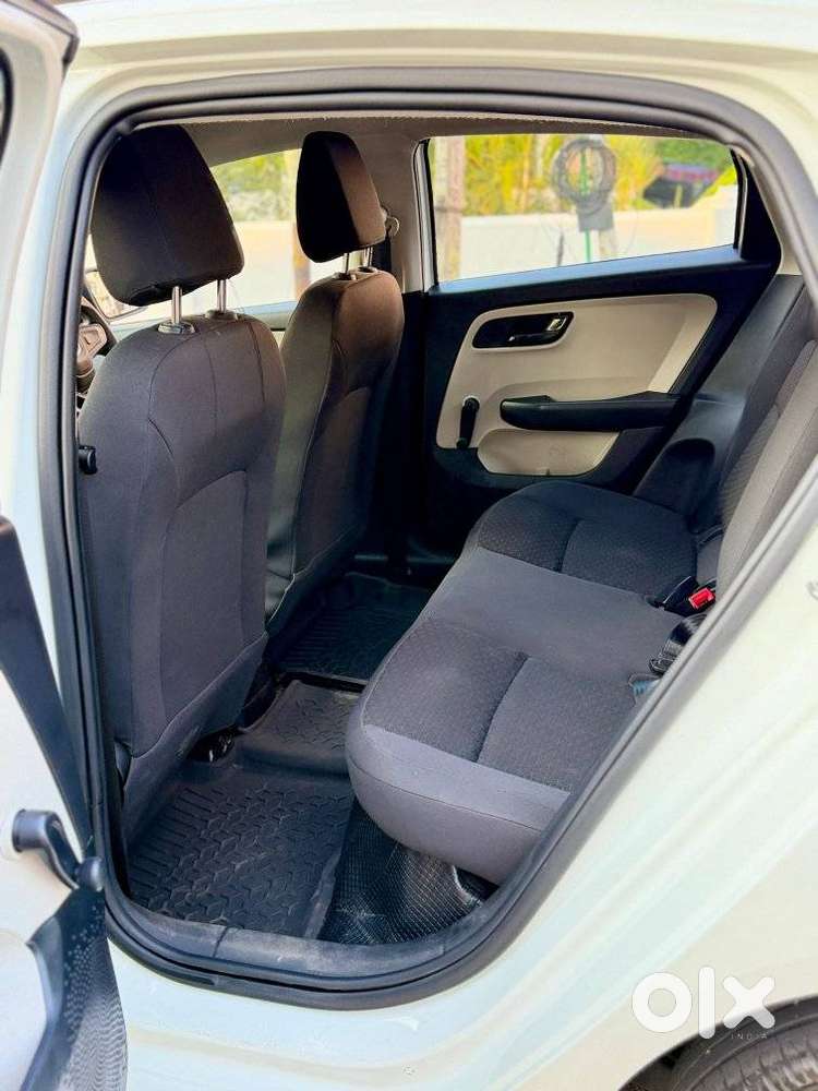 Tata Altroz 1.2 Xe, 2023, Petrol