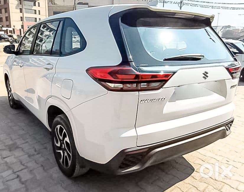 Maruti Suzuki Invicto Zeta Plus 8str, 2022, Petrol