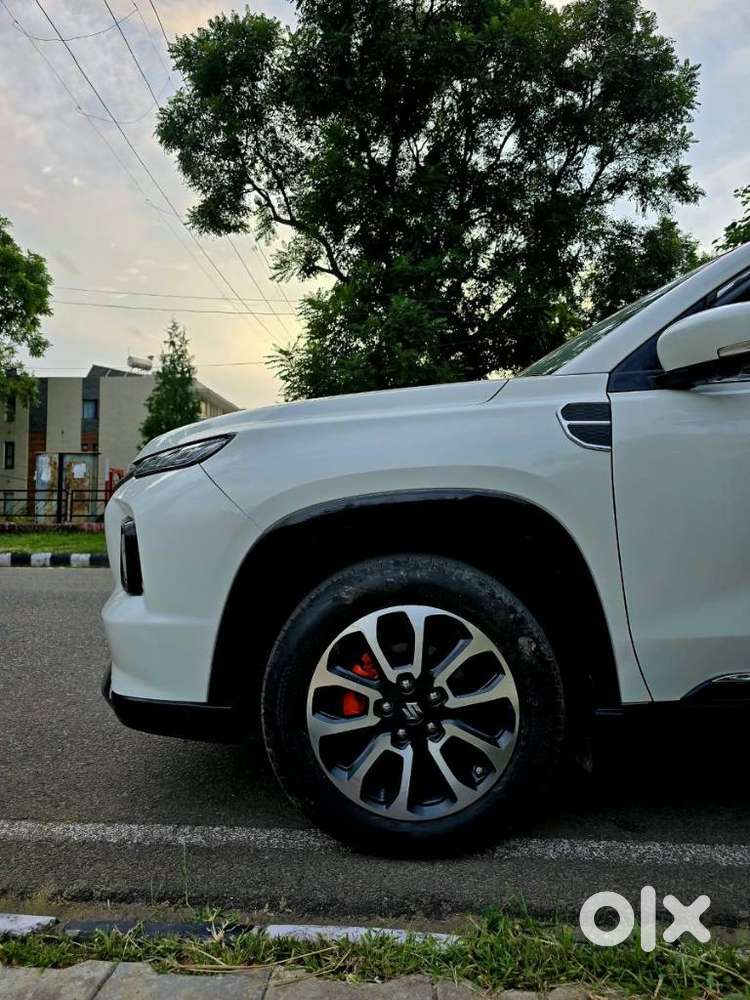Maruti Suzuki Grand Vitara 1.5 Alpha Plus Intelligent Hybrid Ecvt, 2..